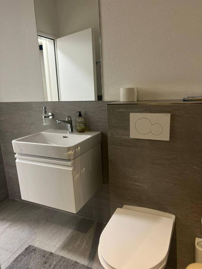 Basel-Stadt Gundeldingen Zimmer 401, Wc In The Hallway, Outside The Room Exterior foto